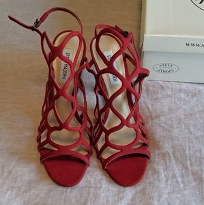 Steve Madden Tegan red nubuck heals